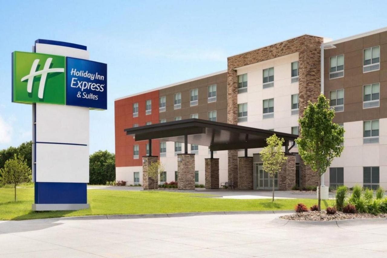 Holiday Inn Express & Suites - Moose Jaw By Ihg Exterior photo