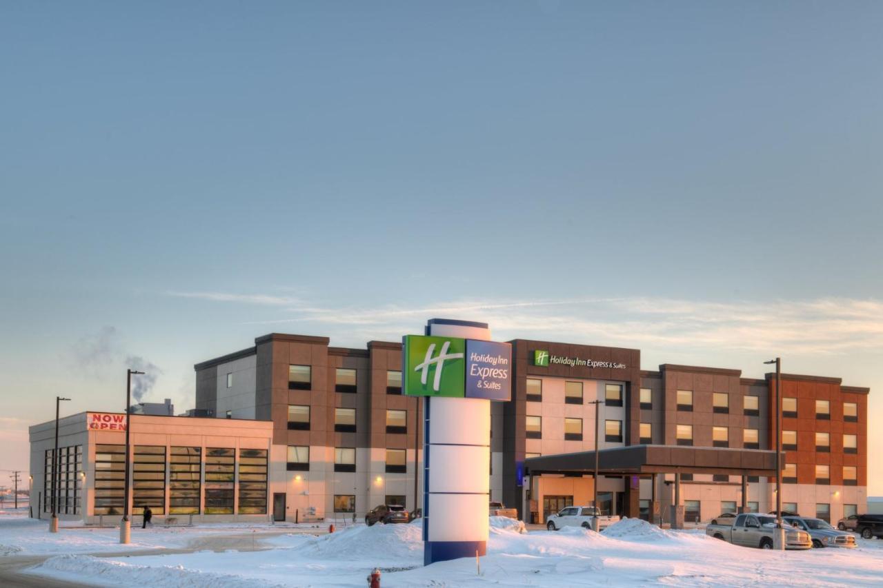 Holiday Inn Express & Suites - Moose Jaw By Ihg Exterior photo